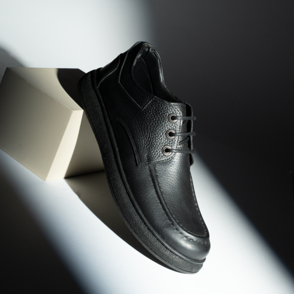 حذاء classic leather